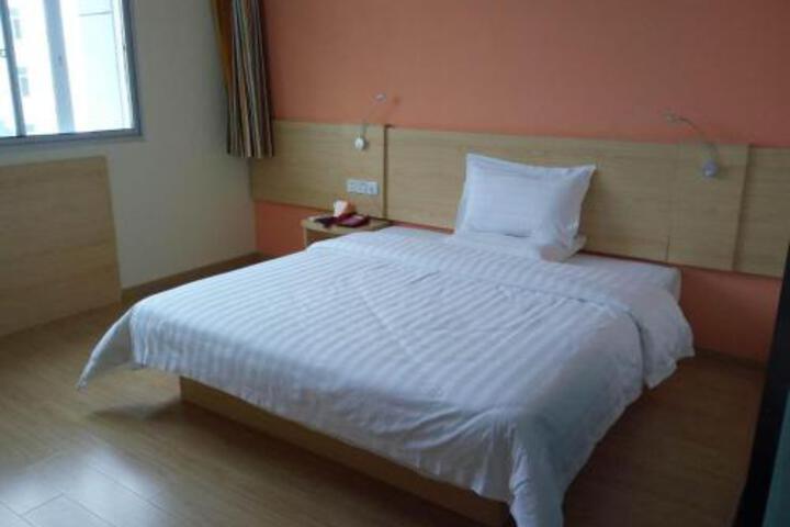 Room 2 of 6
