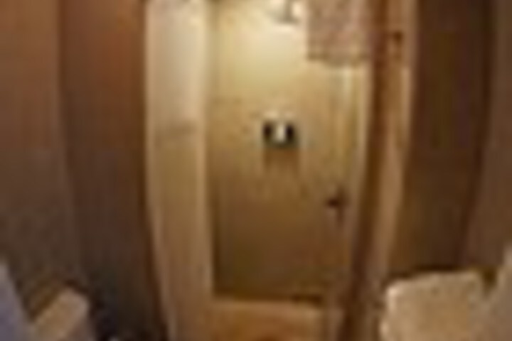 Room 110 of 192