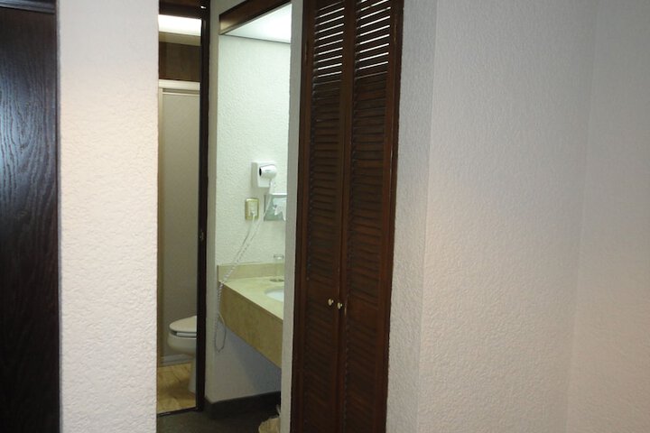 Room 33 of 55