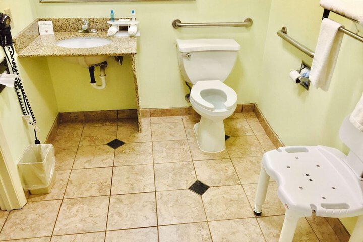 1 King Accessible Communication Assistance Roll in Shower Full Breakfast (1 of 8)