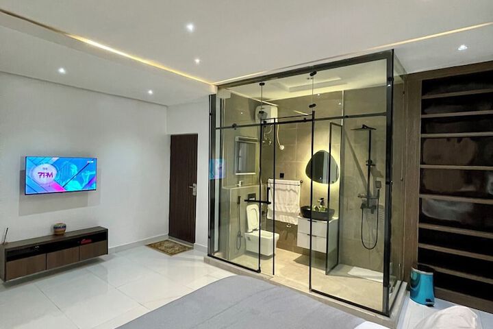 Room 2 of 25