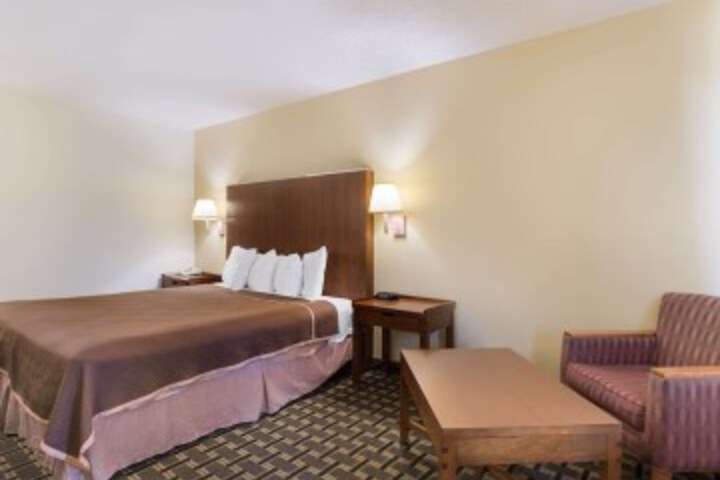 Room 15 of 36