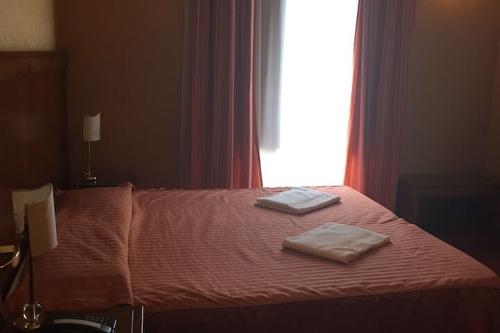 Room 6 of 48