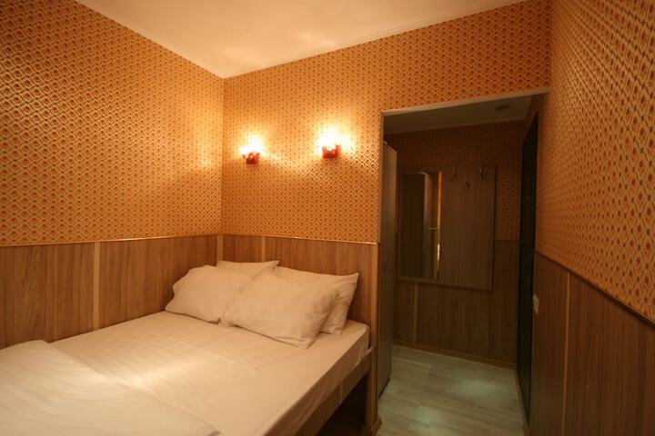 Room 10 of 84