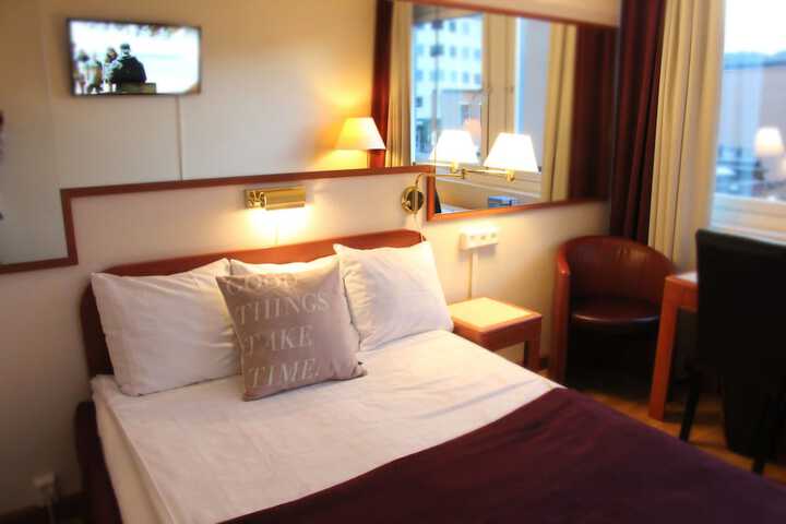 Room 5 of 48