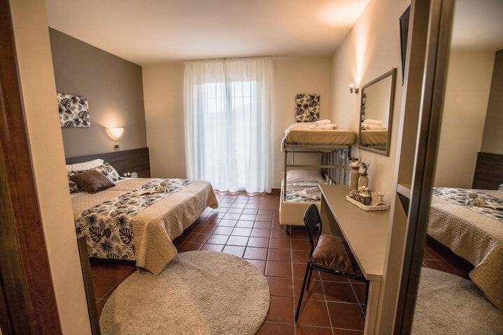 Room 15 of 32