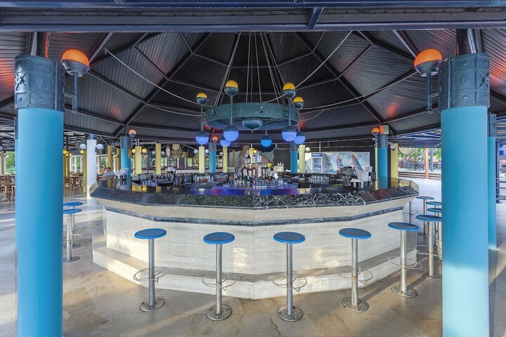 Lounge 60 of 75