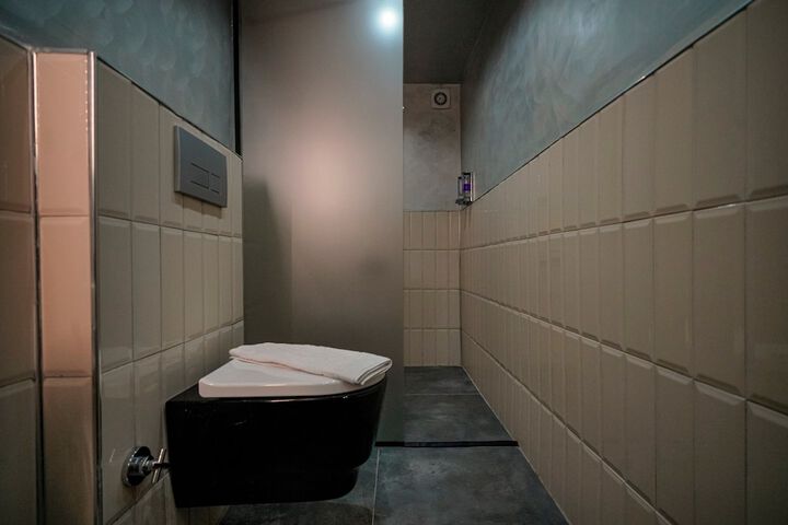 Room 198 of 244