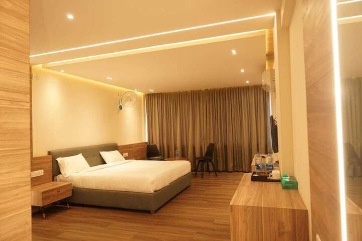 Room 8 of 27