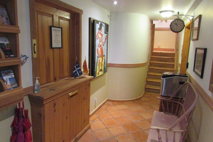 Hotel 2 of 105