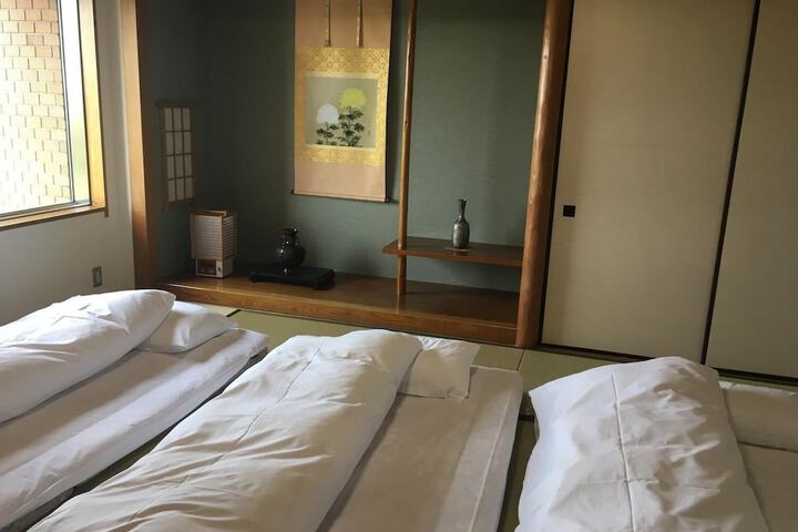 Room 7 of 33