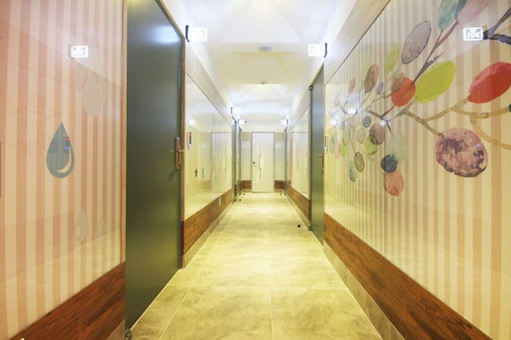 Ballroom/Hall 38 of 48