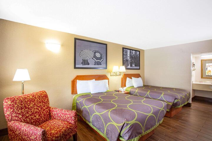 Double Accessible King Size Bed (3 of 10)
