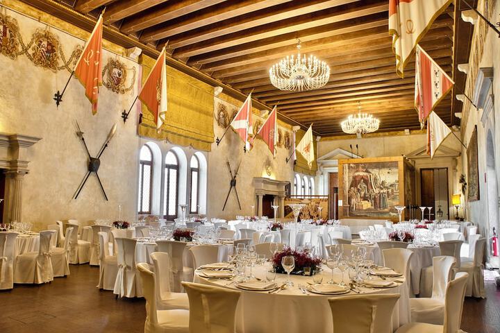 Ballroom/Hall 37 of 51