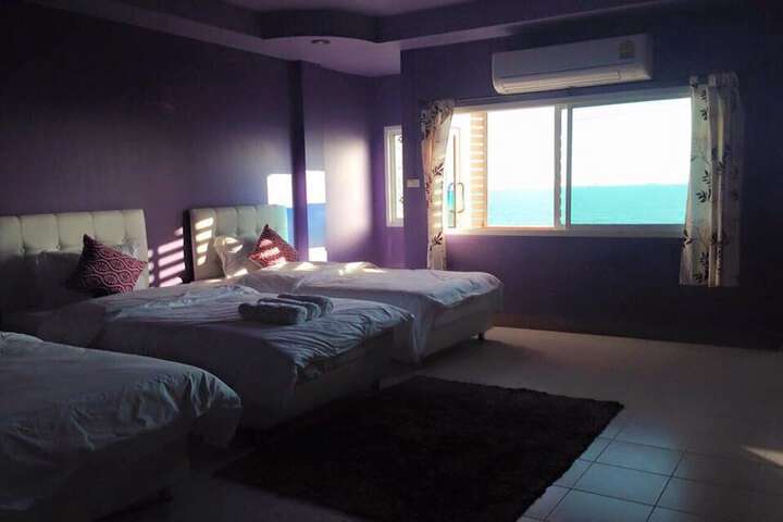 Room 4 of 11