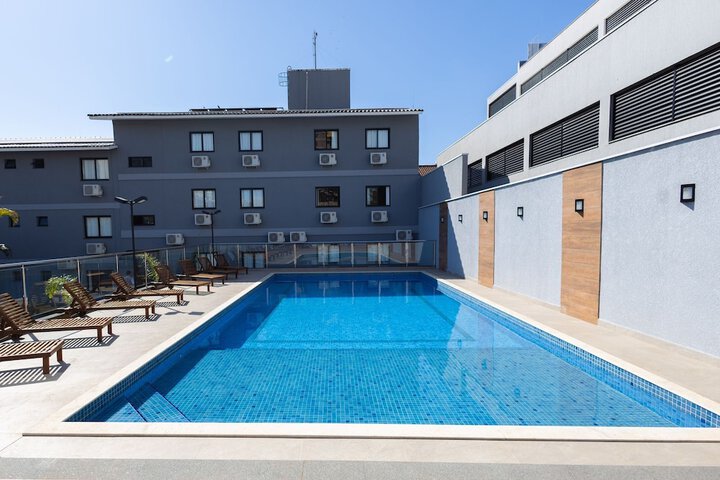 Pool 15 of 28