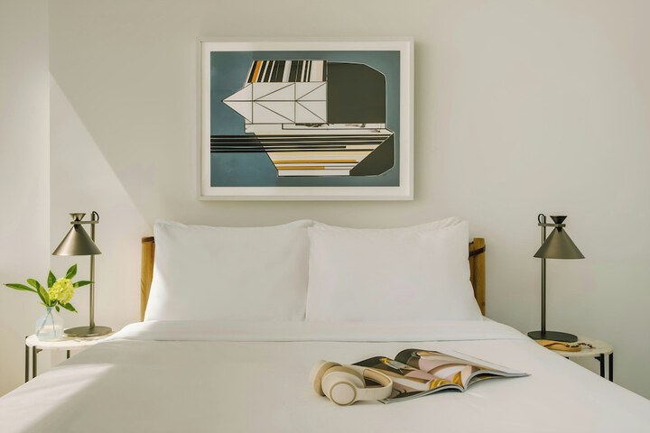 Room 25 of 104