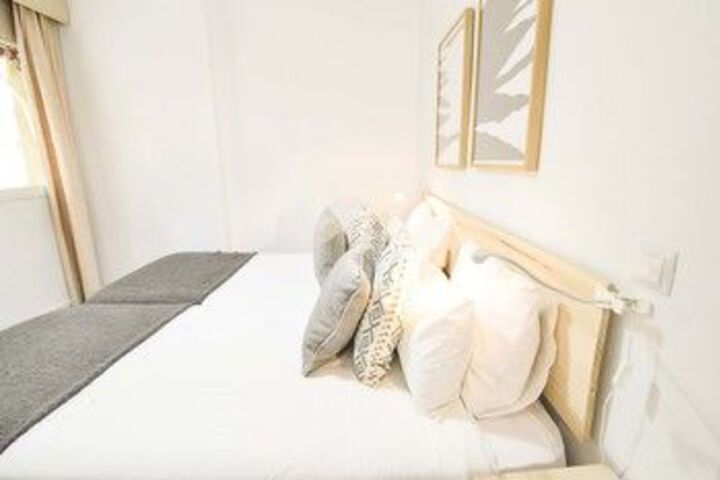Room 10 of 26