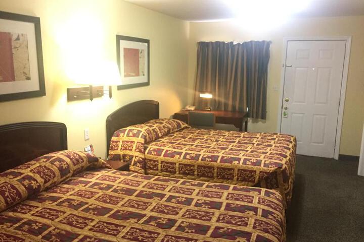 1 Queen Bed (13 of 23)