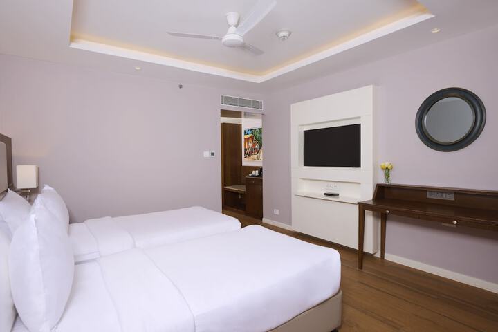 Room 7 of 28