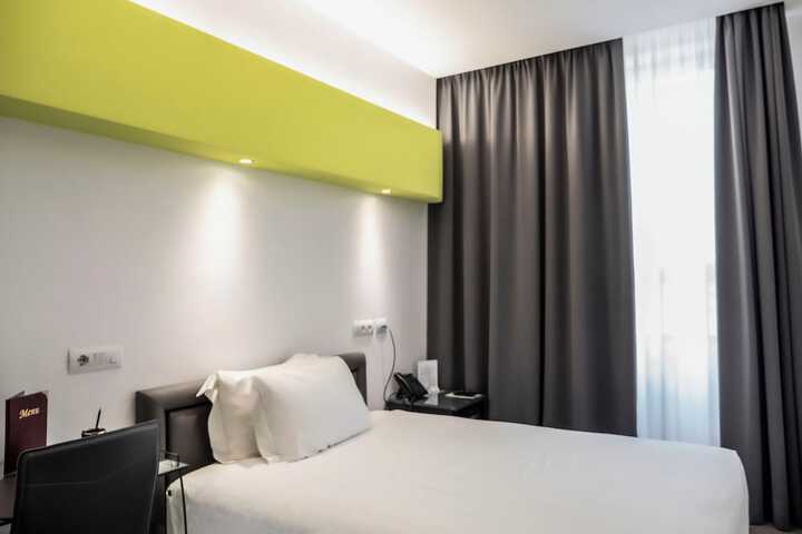 Room 9 of 36