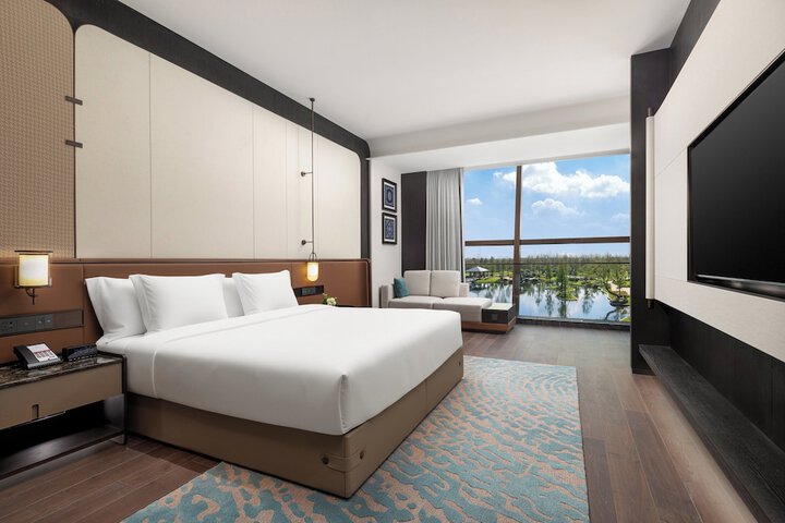 Room 26 of 102