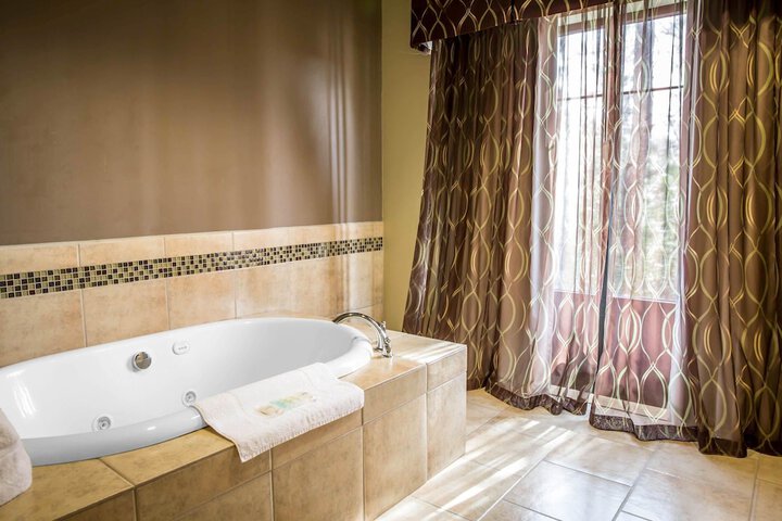 Jetted tub