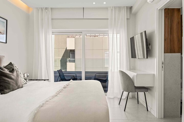 Room 2 of 10