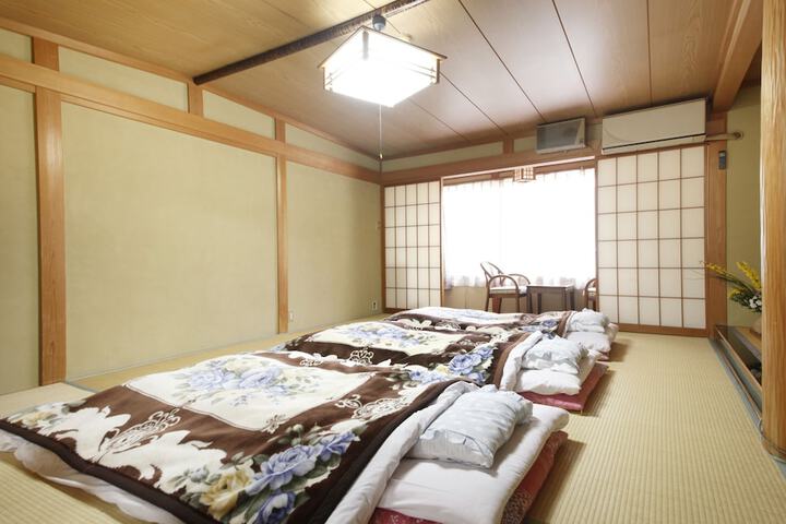 Room 4 of 38