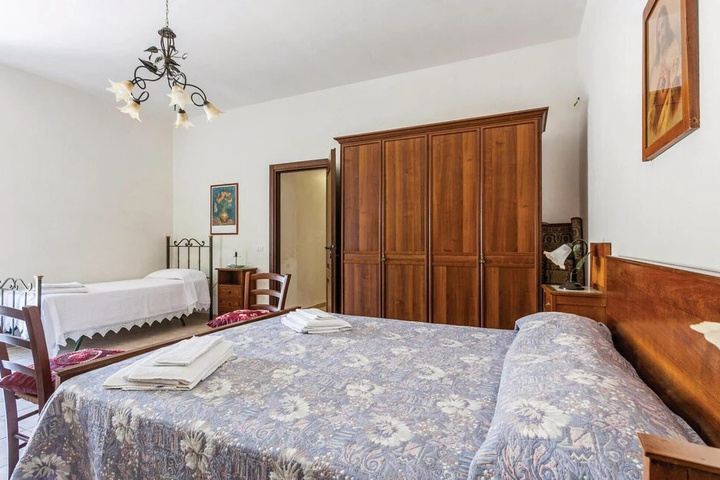 Room 3 of 21