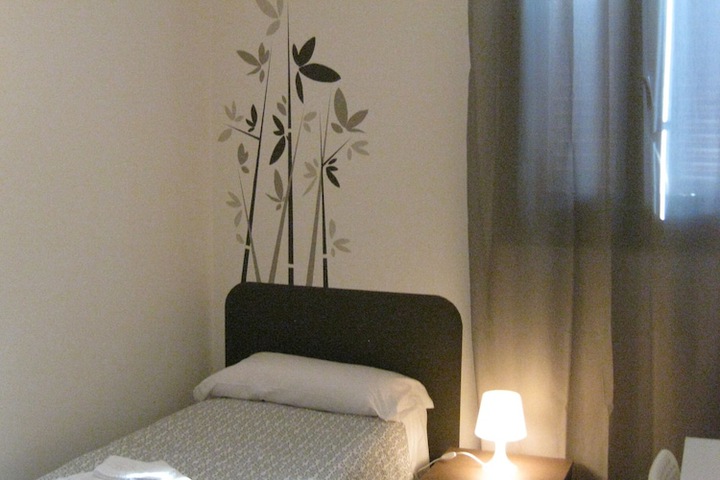 Room 11 of 38