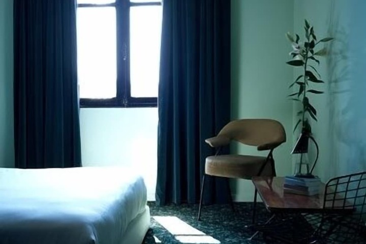 Room 19 of 37
