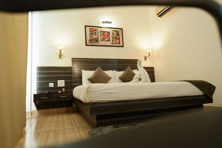 Room 2 of 16