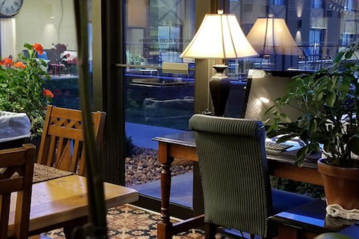 Business Center 15 of 20