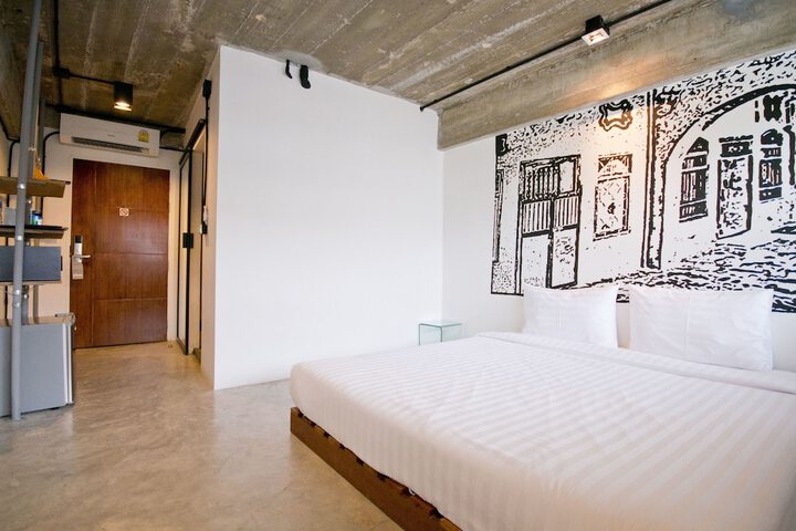 Room 10 of 37