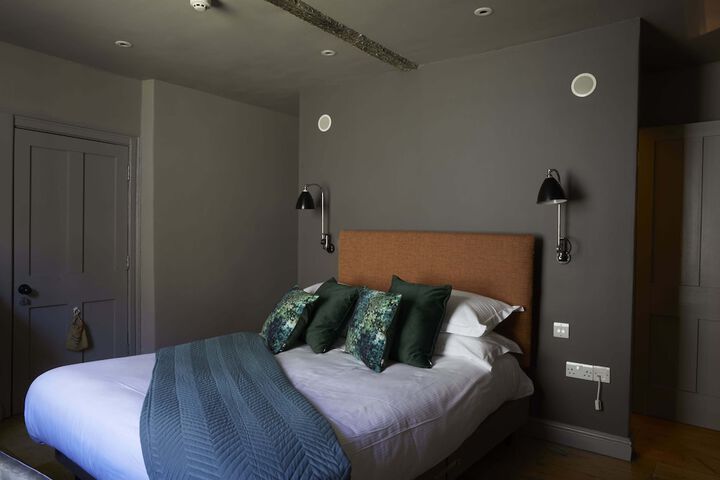 Room 14 of 65