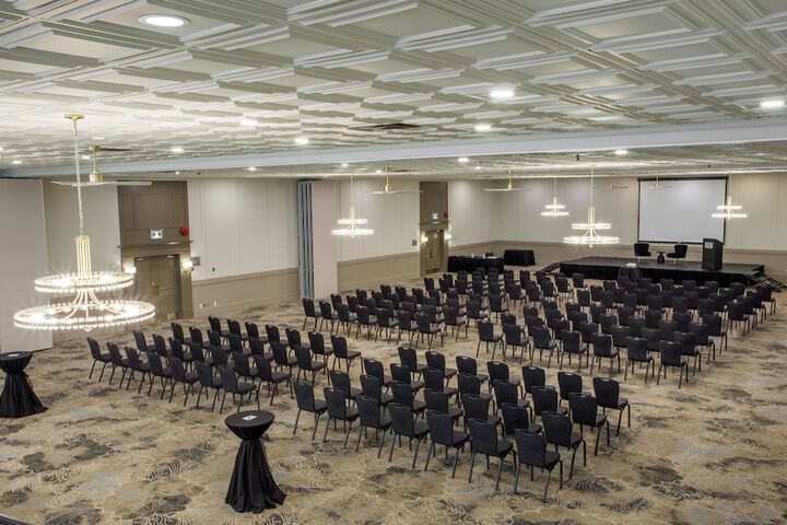 Ballroom/Hall 126 of 152