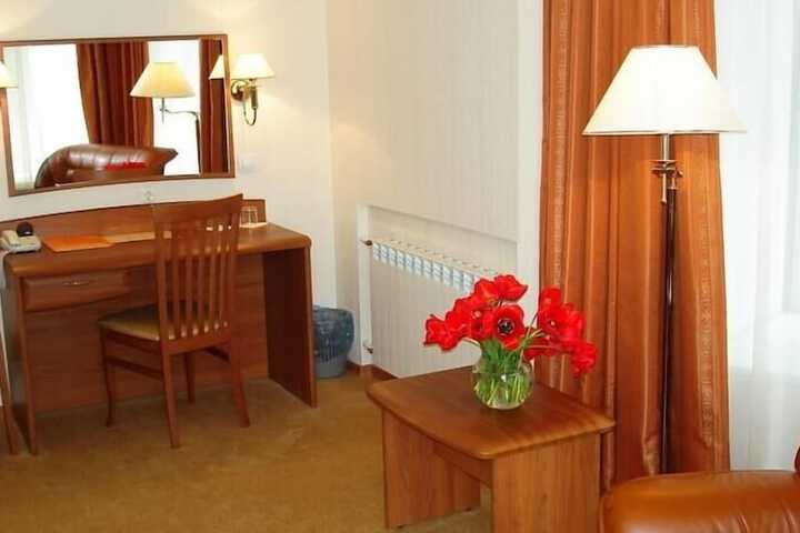 Room 7 of 28