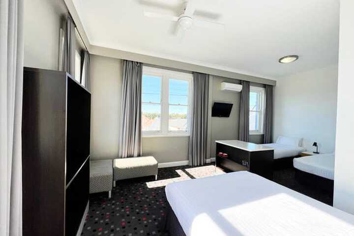 Room 4 of 27