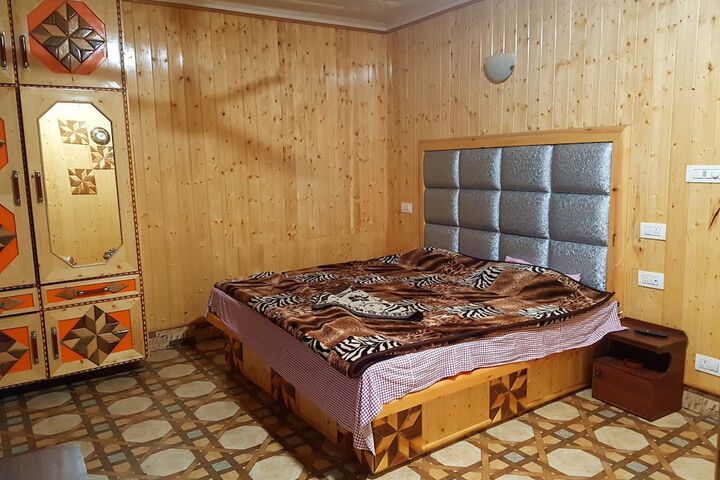 Room 17 of 43