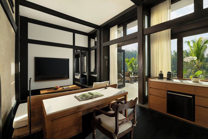 Room 43 of 142