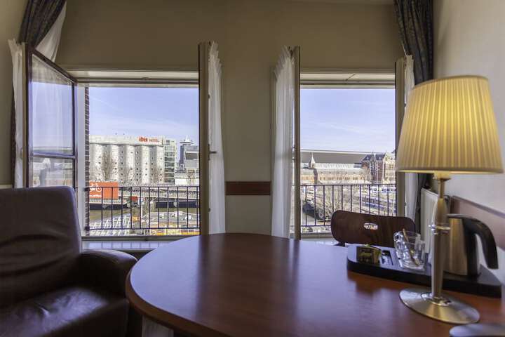 Room 60 of 118