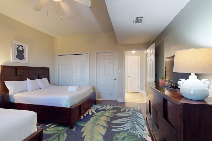 Room 6 of 163