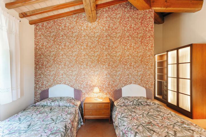 Room 9 of 27