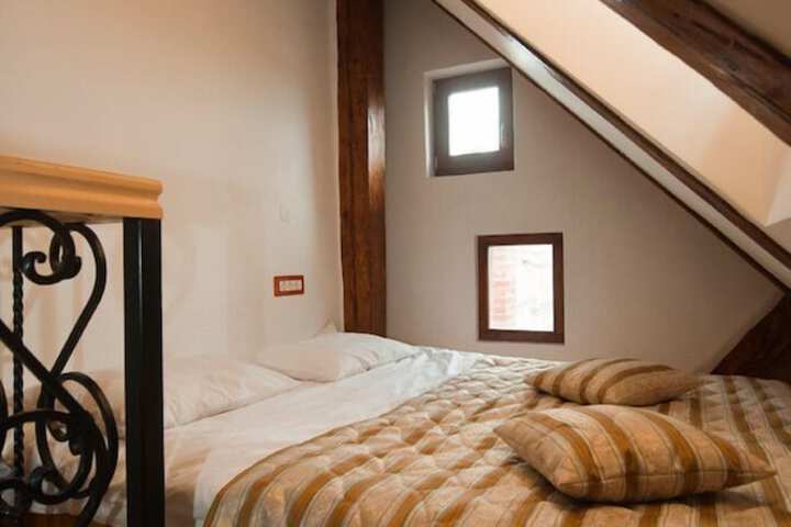 Room 6 of 74