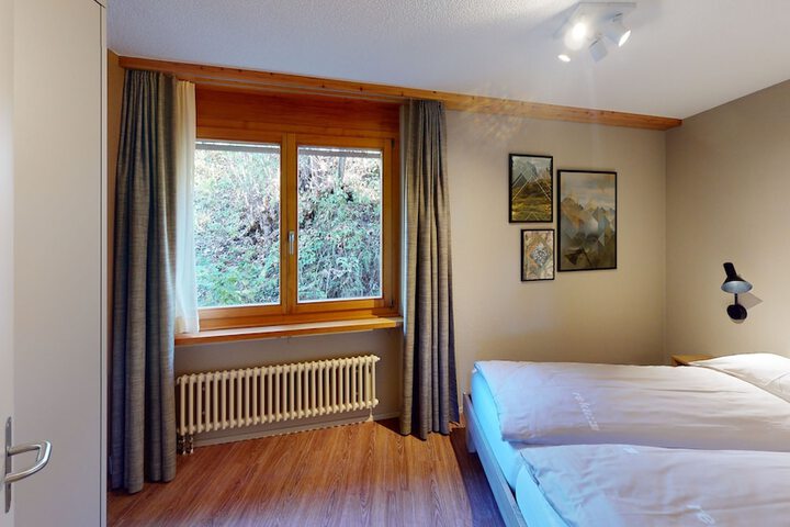 Room 4 of 37