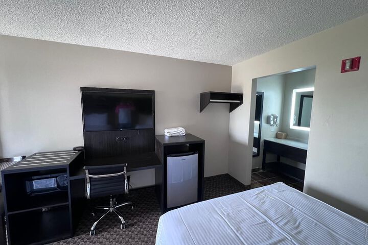 Standard Double Room (1 of 9)