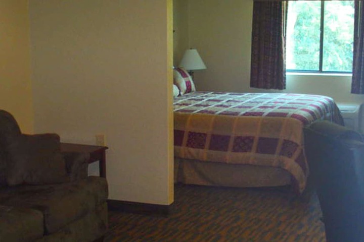 1 King Bed (4 of 13)