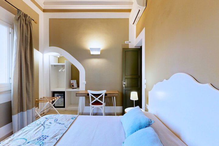 Room 40 of 210
