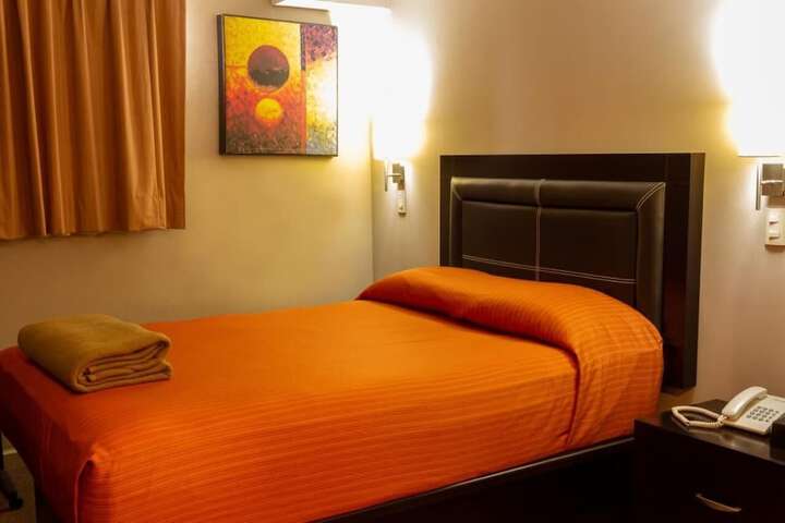 Room 19 of 40